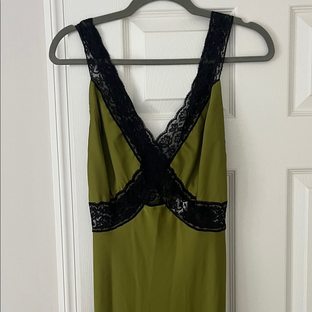 Elegant Olive Green Dress with Black Lace Accents